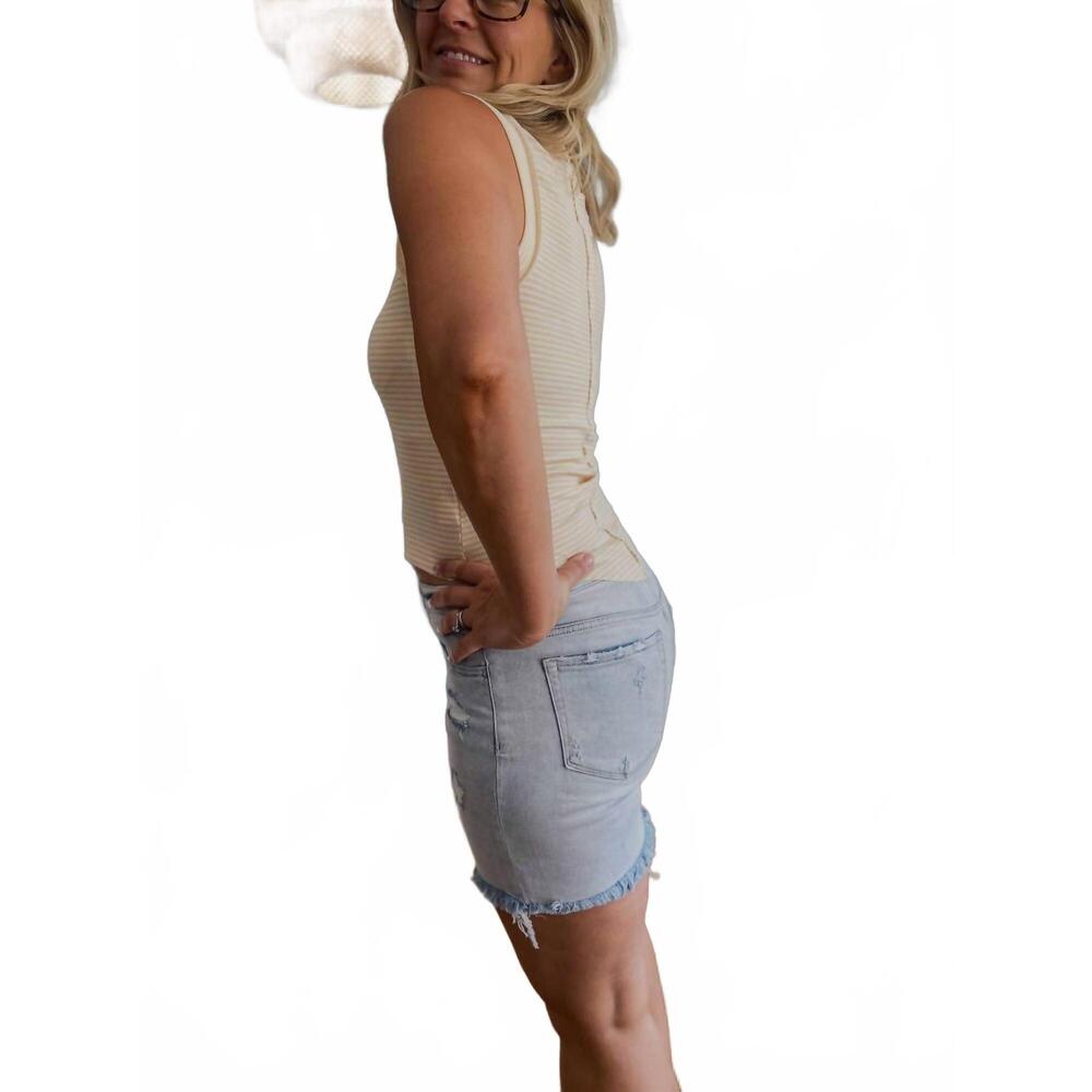 NEW VERVET BY FLYING MONKEY appreciate mid rise midi shorts in light wash - Picture 2 of 6